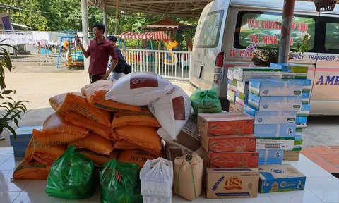 Cặp vợ chồng bán đất, bán nhà tặng những chuyến xe “0 đồng” chở bệnh nhân nghèo về quê