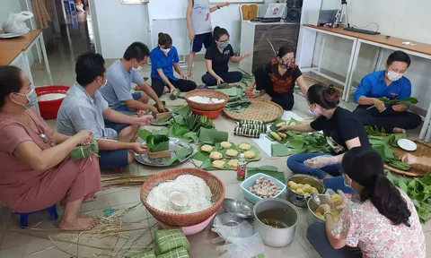 Ngày đêm gói bánh gửi nơi tuyến đầu chống dịch Covid-19