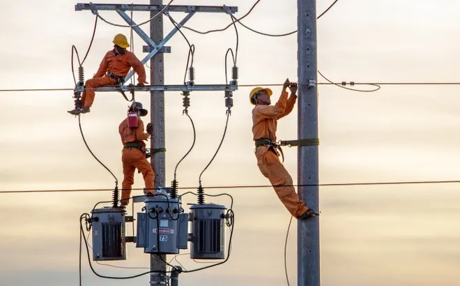 Từ hôm nay chính thức giá điện tăng 4,5% lên hơn 2.000 đồng/kWh